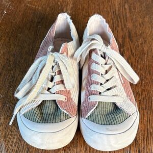 Rocket Dog Jazzin Corduroy size 7.5 women’s
